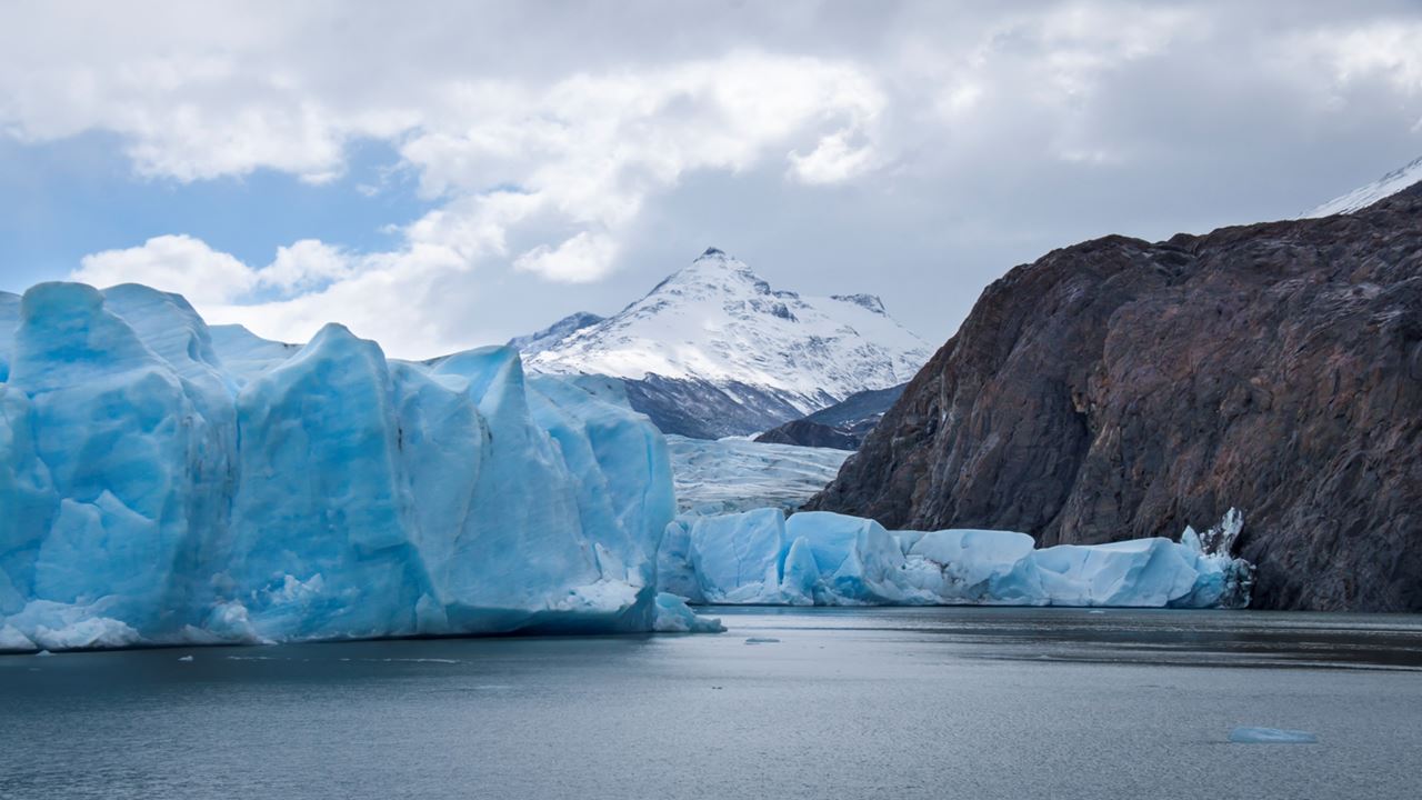 Touching The Ice Trekking Al Glaciar Grey (6)