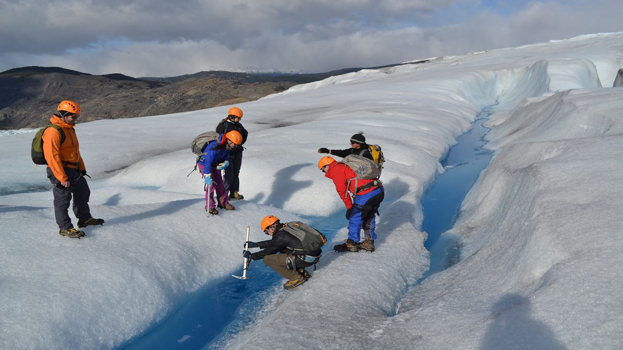 Touching The Ice Trekking Al Glaciar Grey (3)